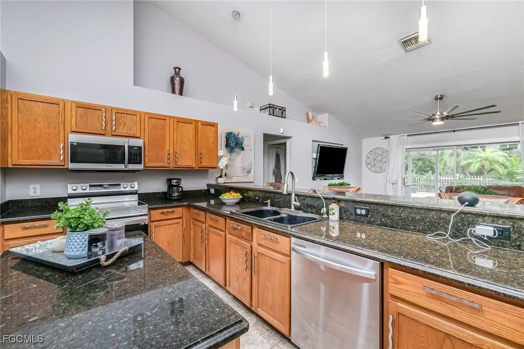 142 NE 4th Street Cape Coral FL 33909