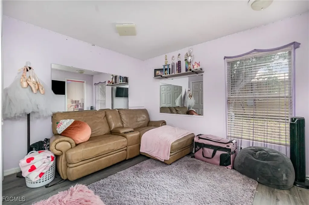 142 NE 4th Street Cape Coral FL 33909