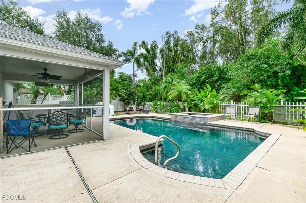 142 NE 4th Street Cape Coral FL 33909