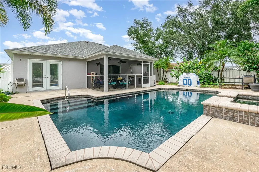 142 NE 4th Street Cape Coral FL 33909