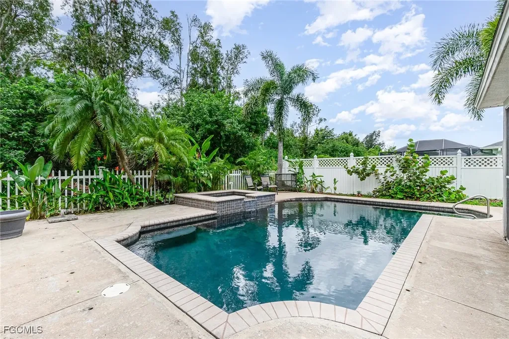 142 NE 4th Street Cape Coral FL 33909