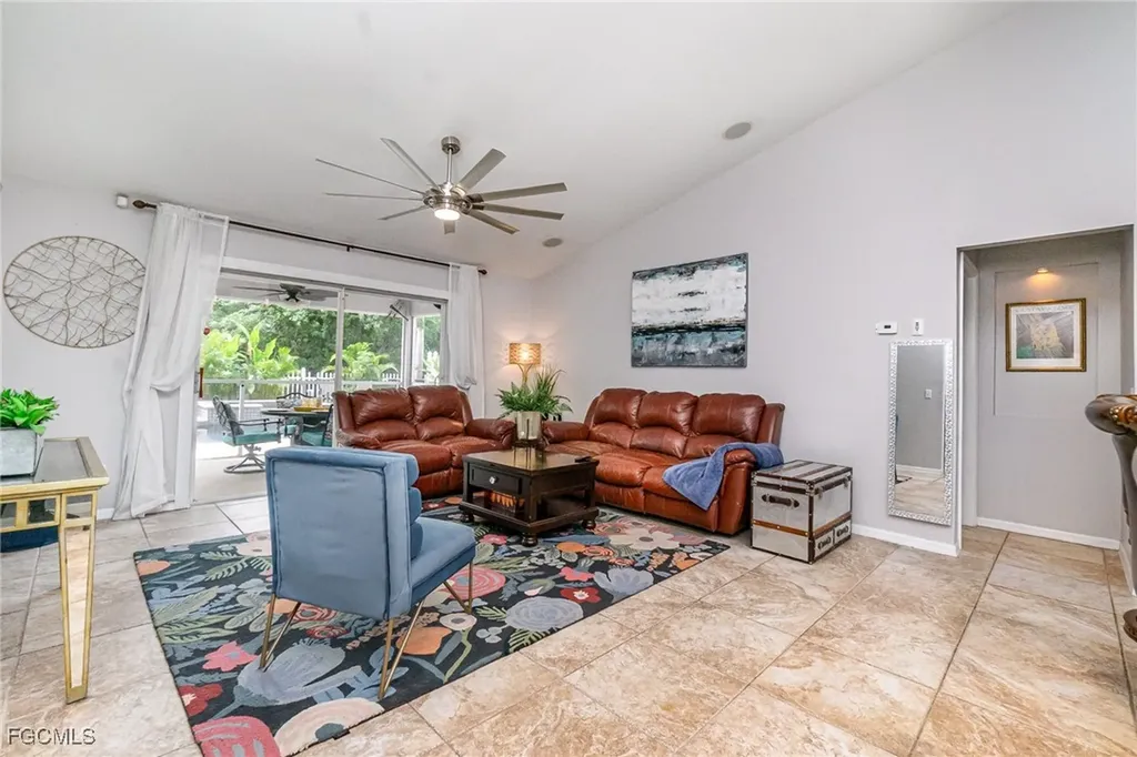 142 NE 4th Street Cape Coral FL 33909