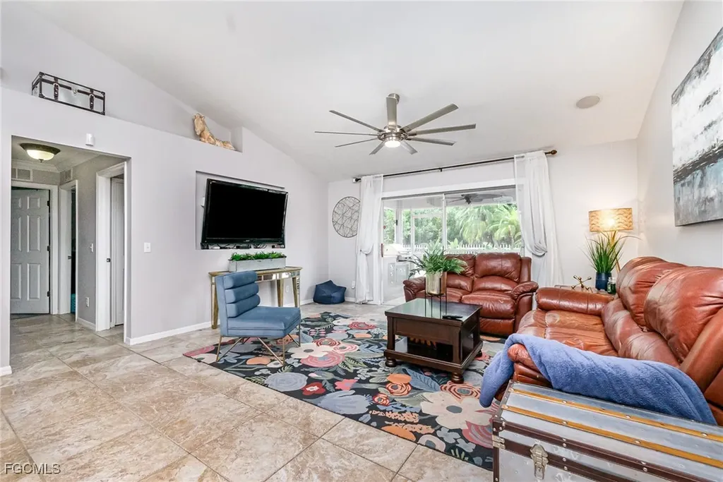 142 NE 4th Street Cape Coral FL 33909