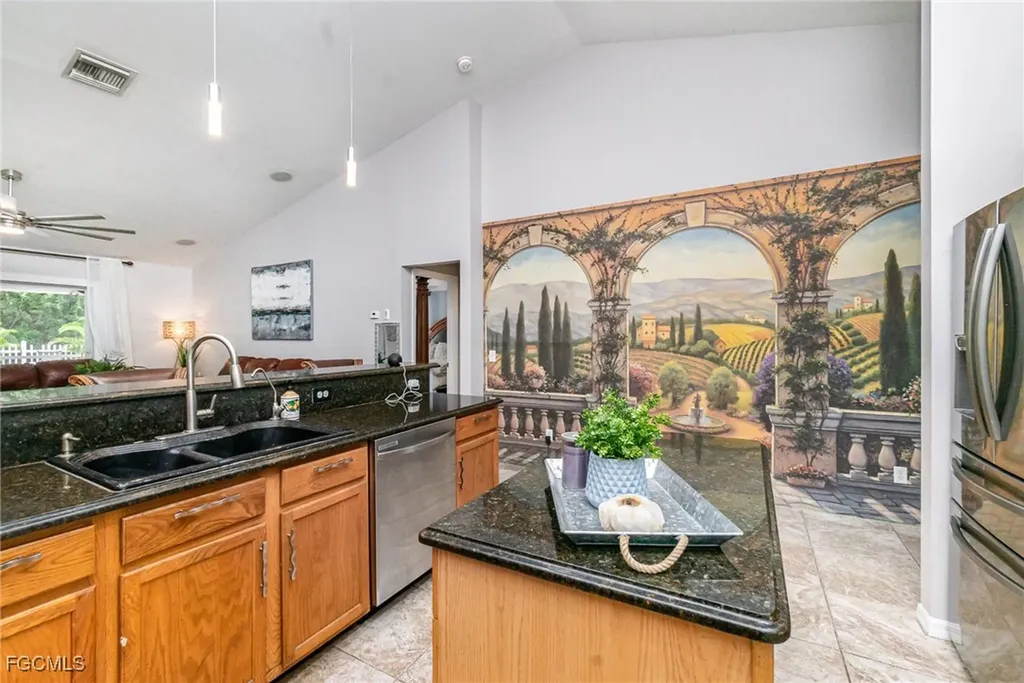 142 NE 4th Street Cape Coral FL 33909