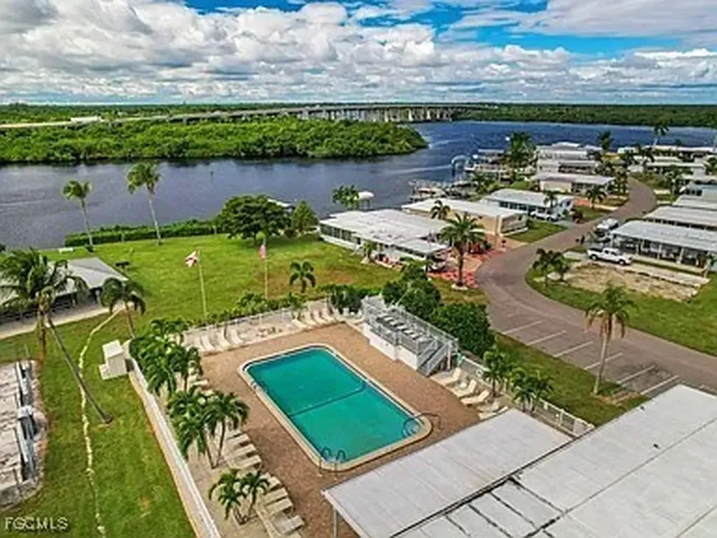306 Shoreland Drive Fort Myers FL 33905