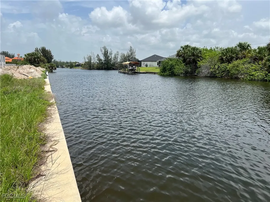2021 Old Burnt Store Road N Cape Coral FL 33993