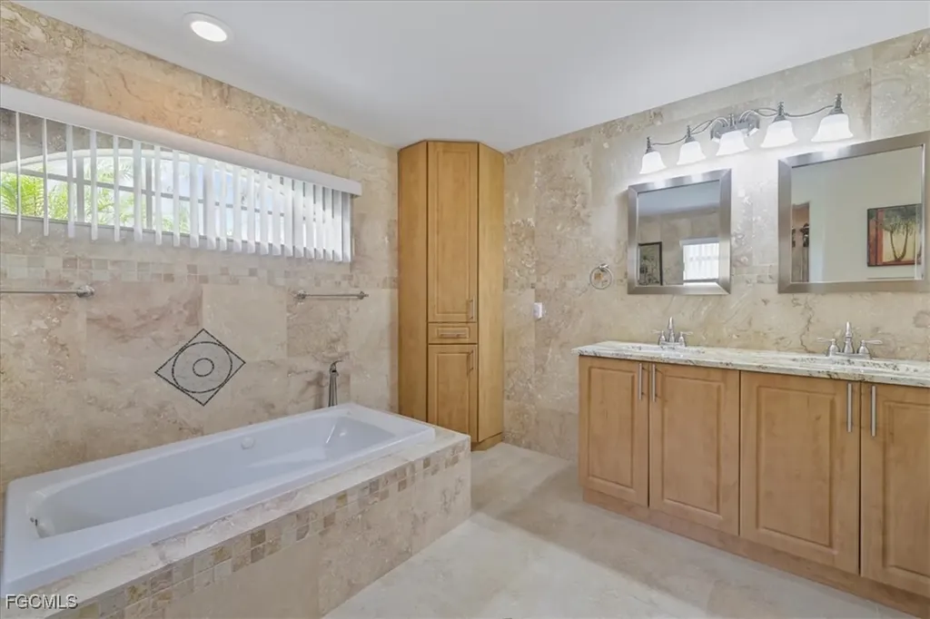 2448 Miracle Parkway Cape Coral FL 33914