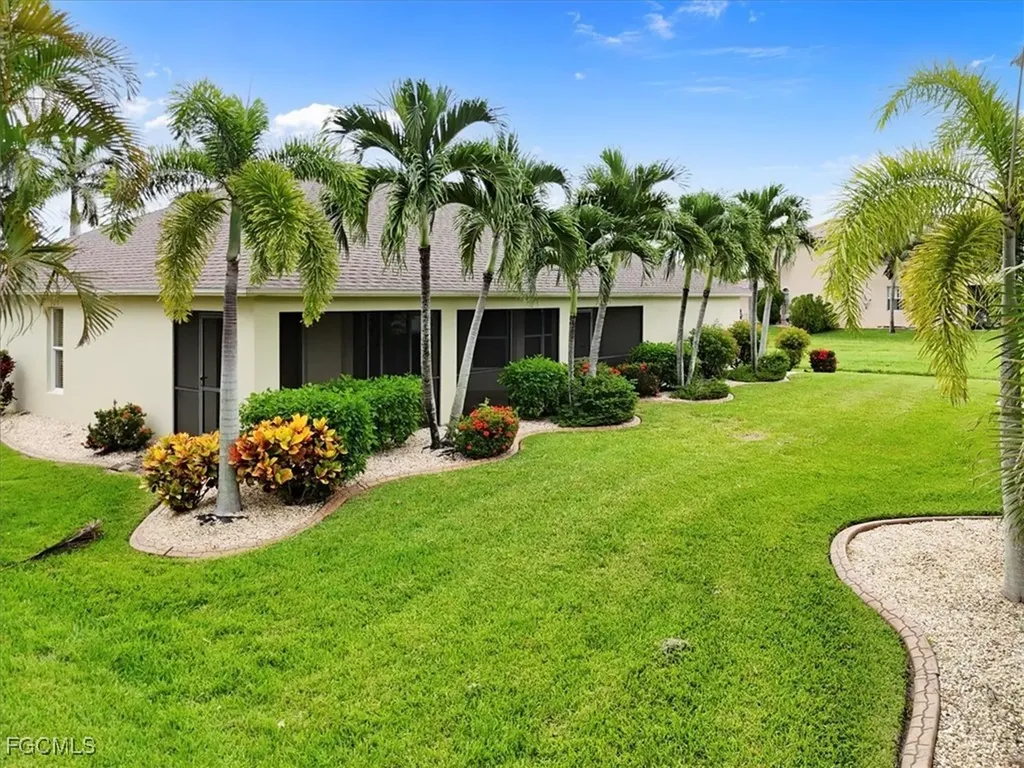 2448 Miracle Parkway Cape Coral FL 33914