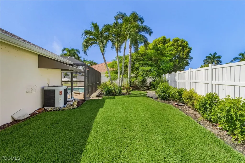 2920 SE 22nd Place Cape Coral FL 33904