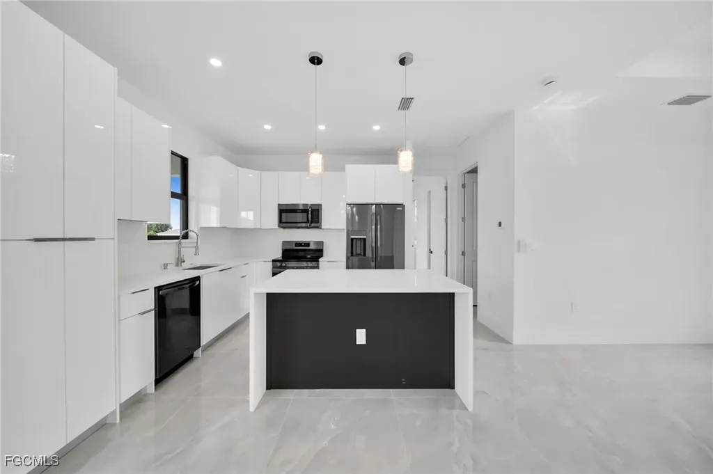 1922 NE 17th Avenue Cape Coral FL 33909