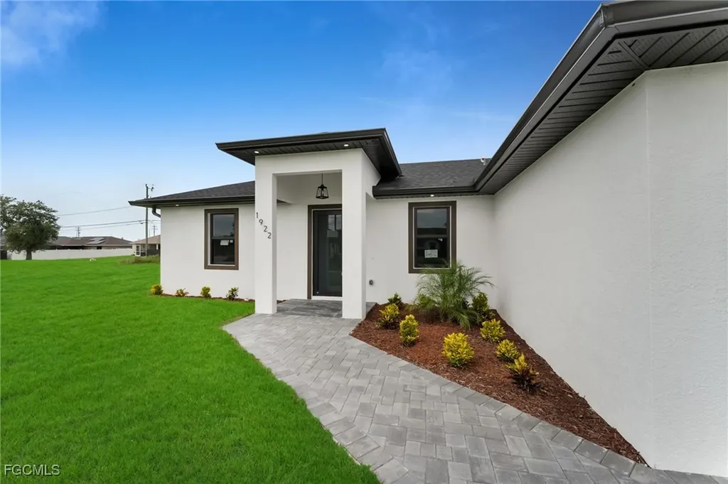 1922 NE 17th Avenue Cape Coral FL 33909