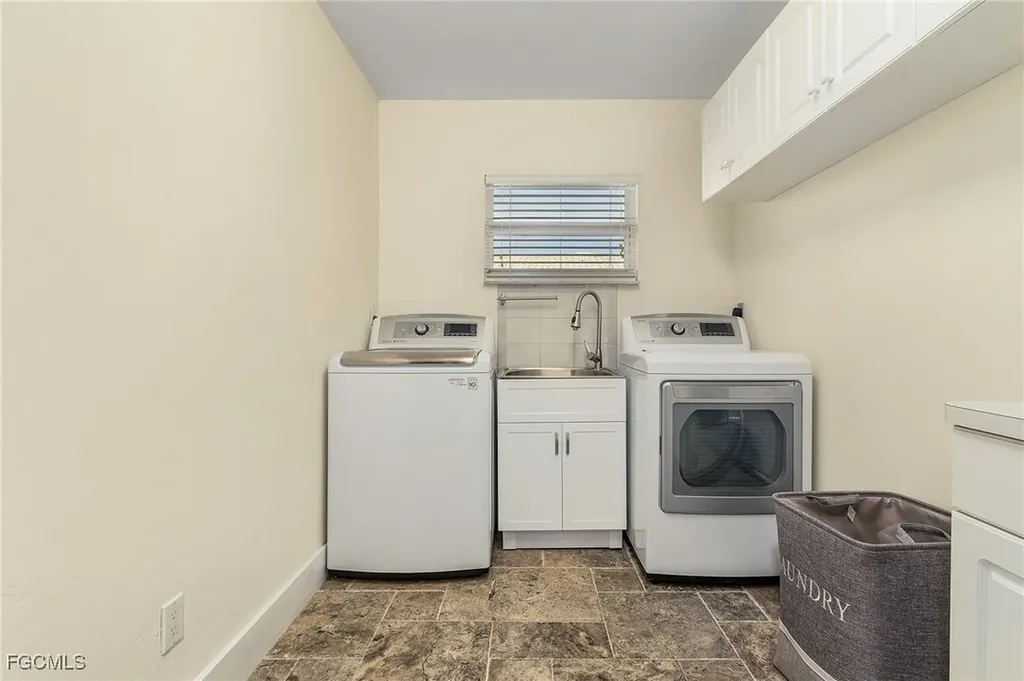 2607 SE 23rd Avenue Cape Coral FL 33904