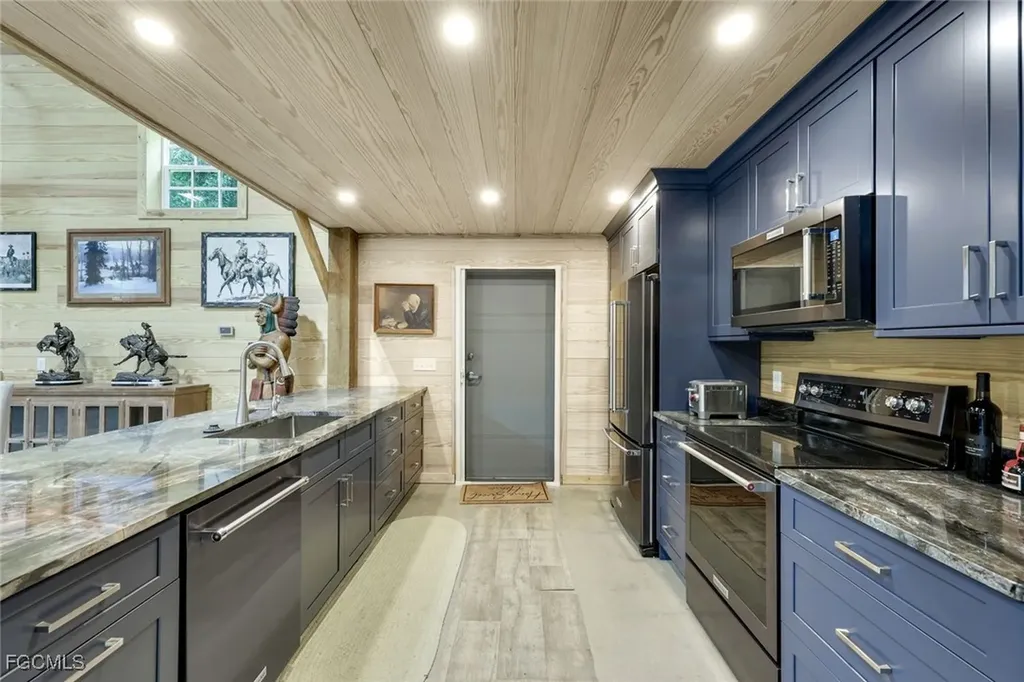 21211 Palm Beach Boulevard Alva FL 33920