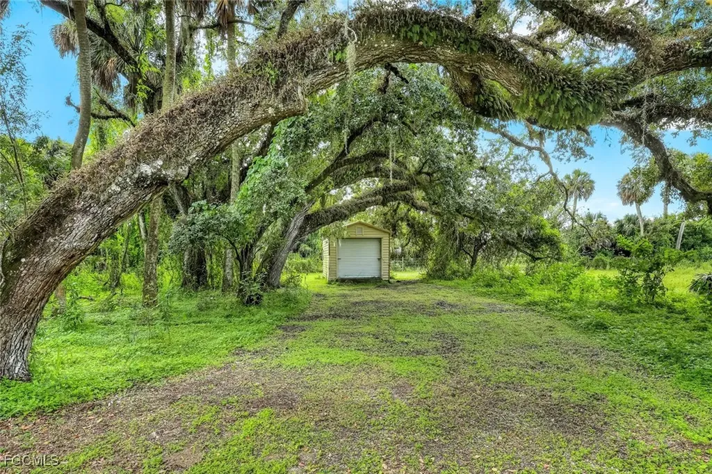 21211 Palm Beach Boulevard Alva FL 33920