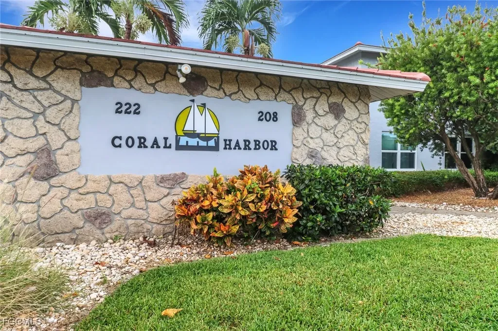 208 Cape Coral Parkway E Cape Coral FL 33904