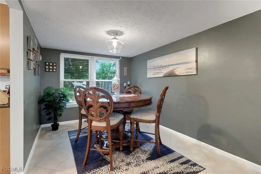 208 Cape Coral Parkway E Cape Coral FL 33904