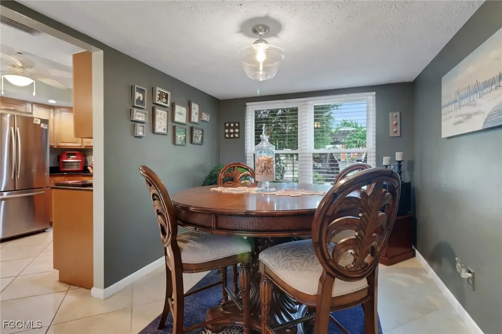 208 Cape Coral Parkway E Cape Coral FL 33904