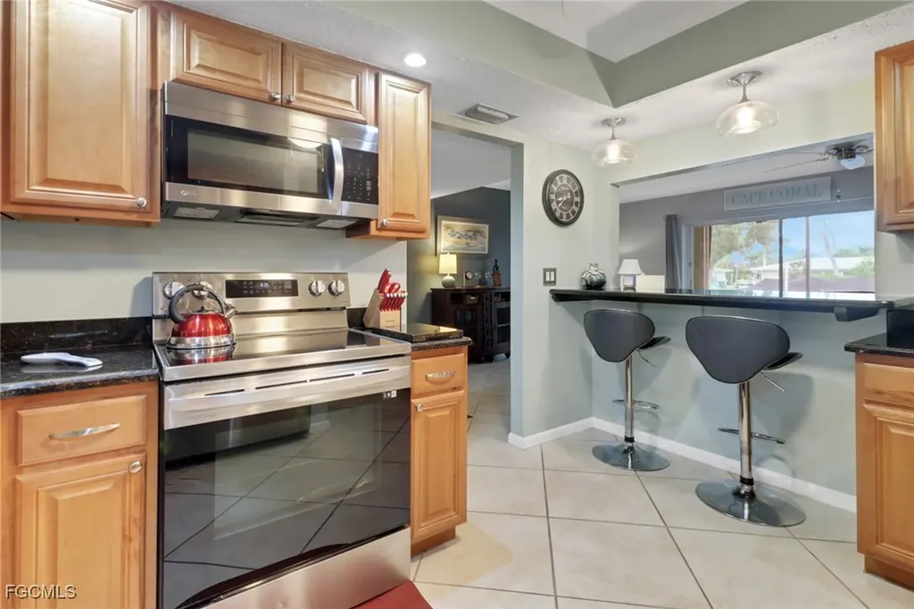 208 Cape Coral Parkway E Cape Coral FL 33904
