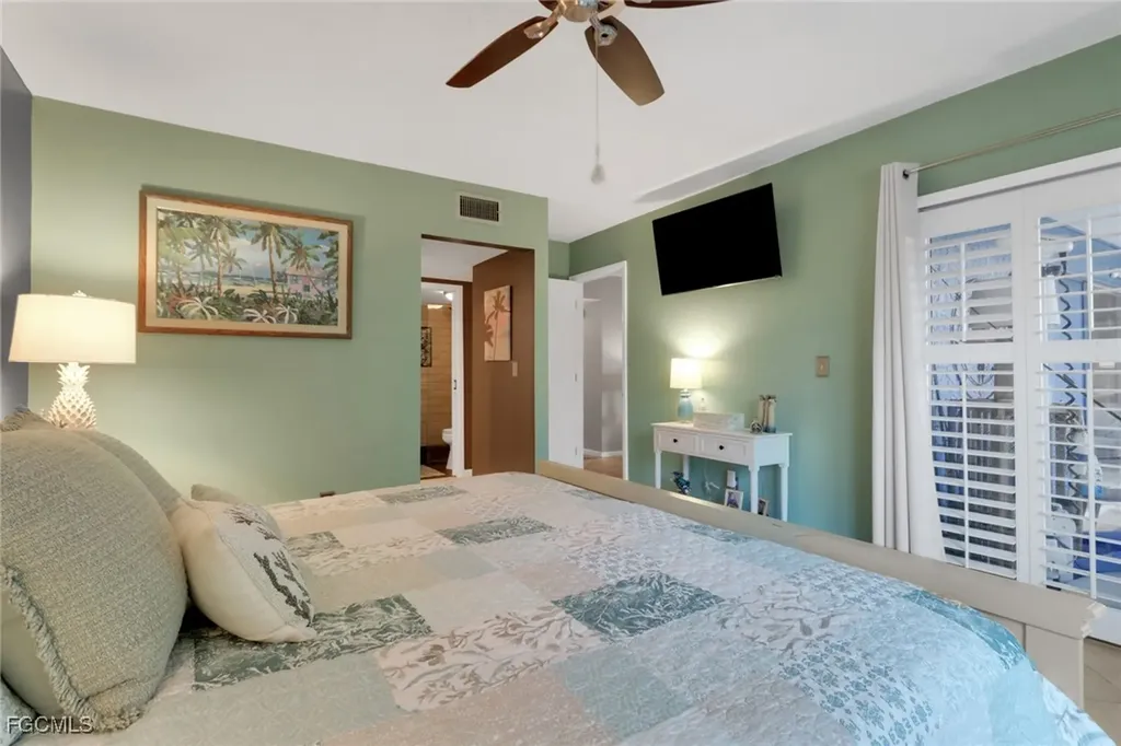 208 Cape Coral Parkway E Cape Coral FL 33904