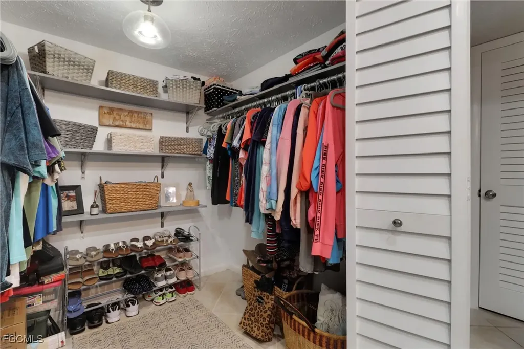 208 Cape Coral Parkway E Cape Coral FL 33904