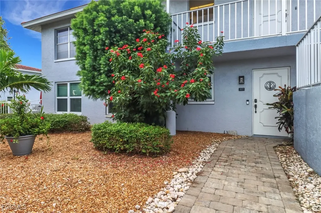 208 Cape Coral Parkway E Cape Coral FL 33904