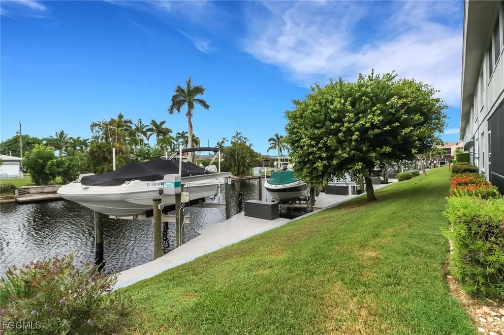 208 Cape Coral Parkway E Cape Coral FL 33904