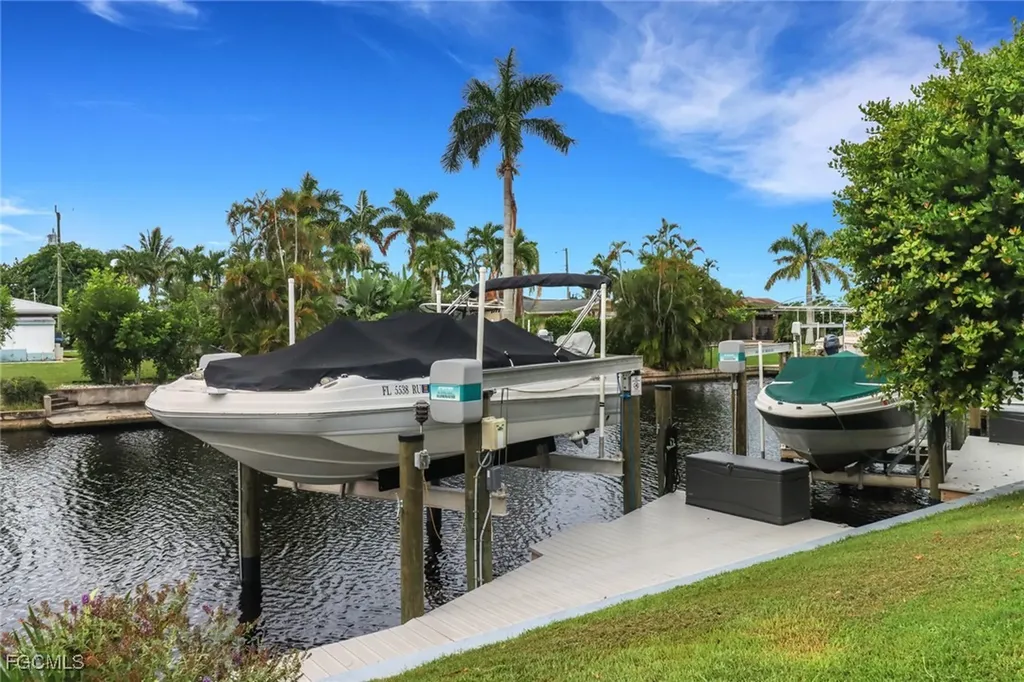 208 Cape Coral Parkway E Cape Coral FL 33904