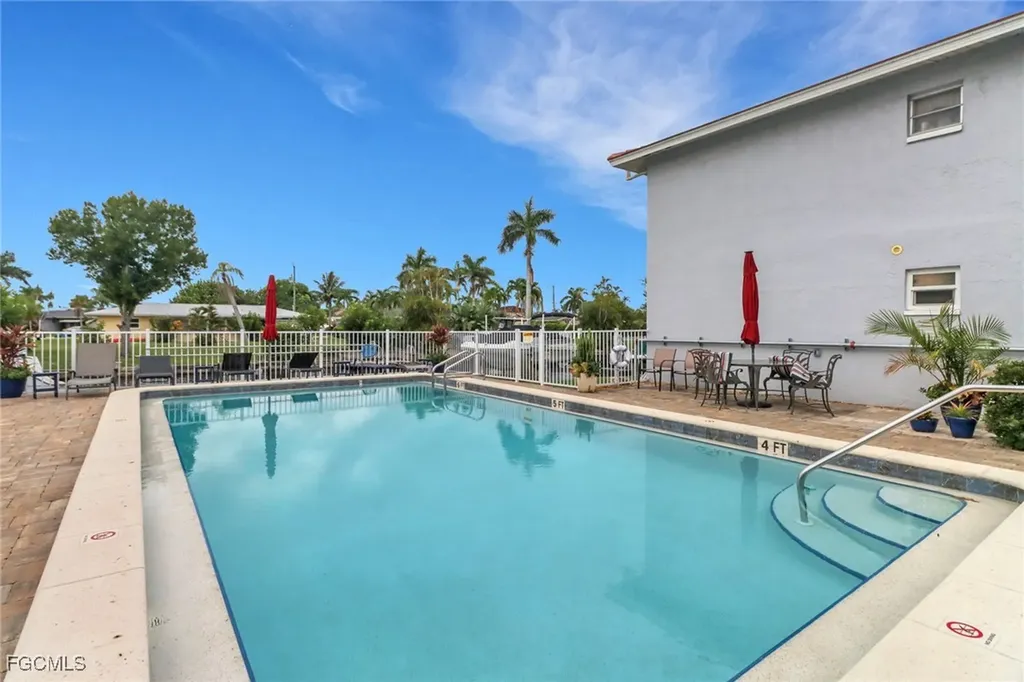 208 Cape Coral Parkway E Cape Coral FL 33904