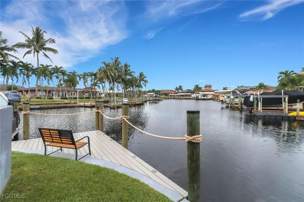 208 Cape Coral Parkway E Cape Coral FL 33904