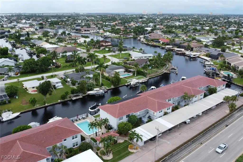 208 Cape Coral Parkway E Cape Coral FL 33904
