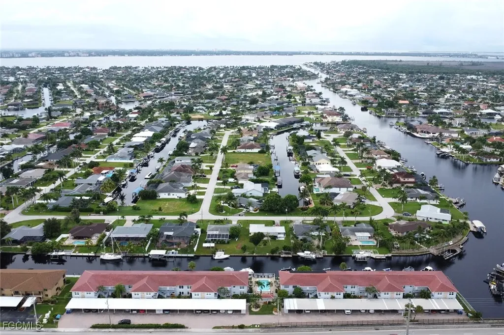 208 Cape Coral Parkway E Cape Coral FL 33904