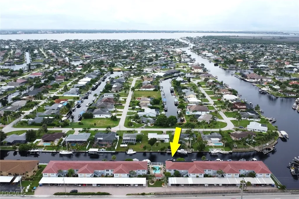 208 Cape Coral Parkway E Cape Coral FL 33904