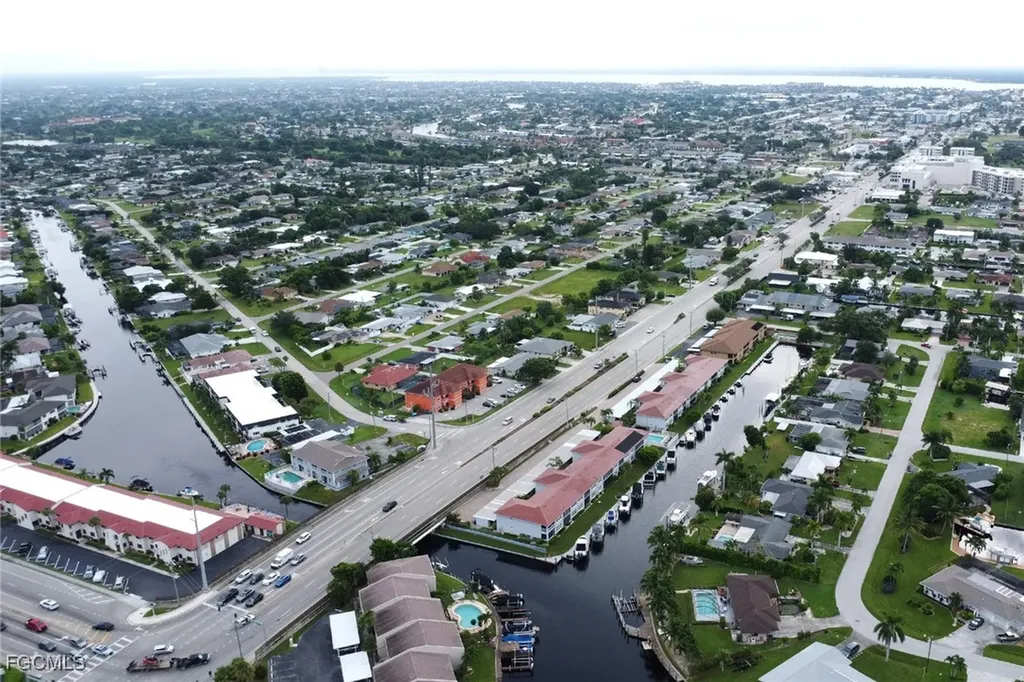 208 Cape Coral Parkway E Cape Coral FL 33904
