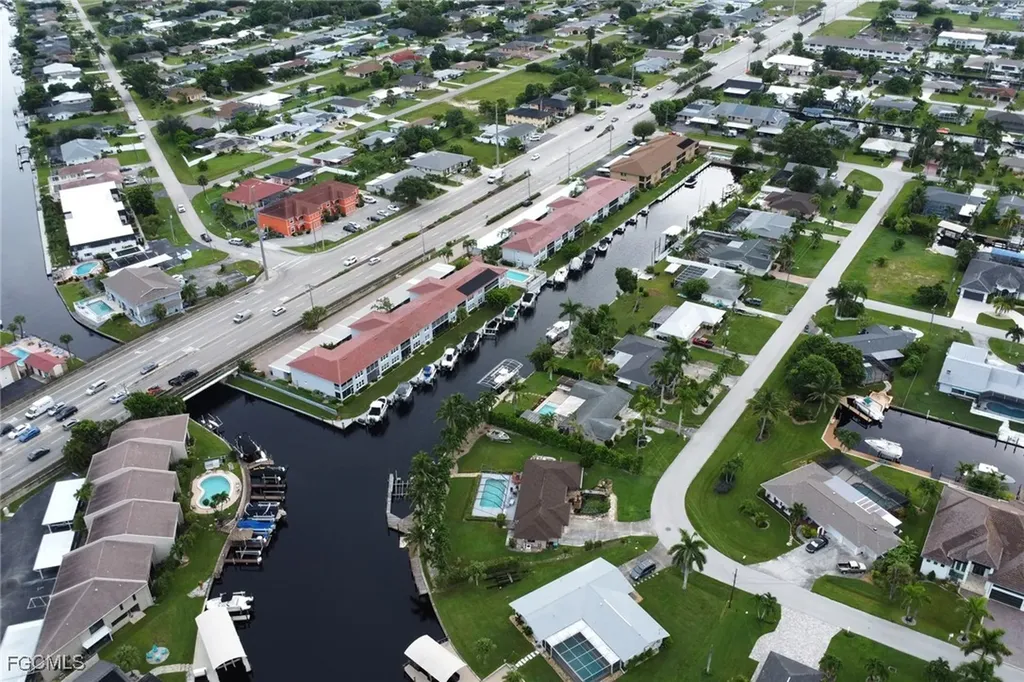 208 Cape Coral Parkway E Cape Coral FL 33904