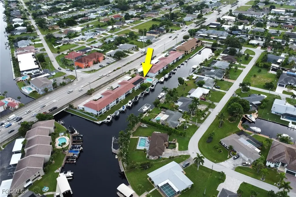 208 Cape Coral Parkway E Cape Coral FL 33904