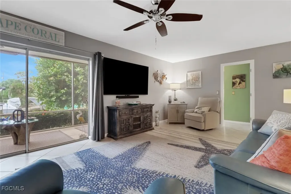 208 Cape Coral Parkway E Cape Coral FL 33904