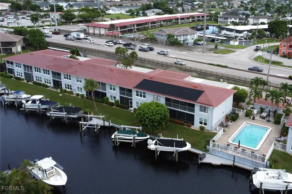 208 Cape Coral Parkway E Cape Coral FL 33904