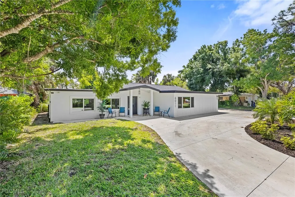 6011 Fountain Way Fort Myers FL 33919