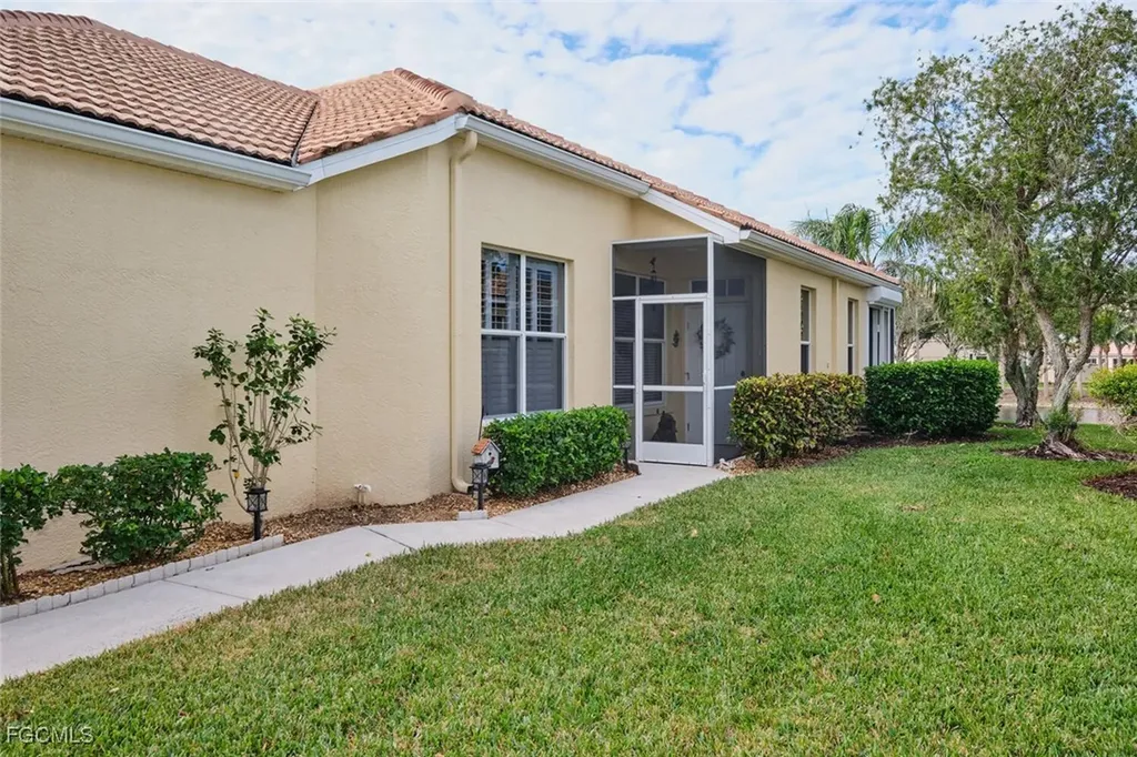 8956 Bristol Bend Fort Myers FL 33908