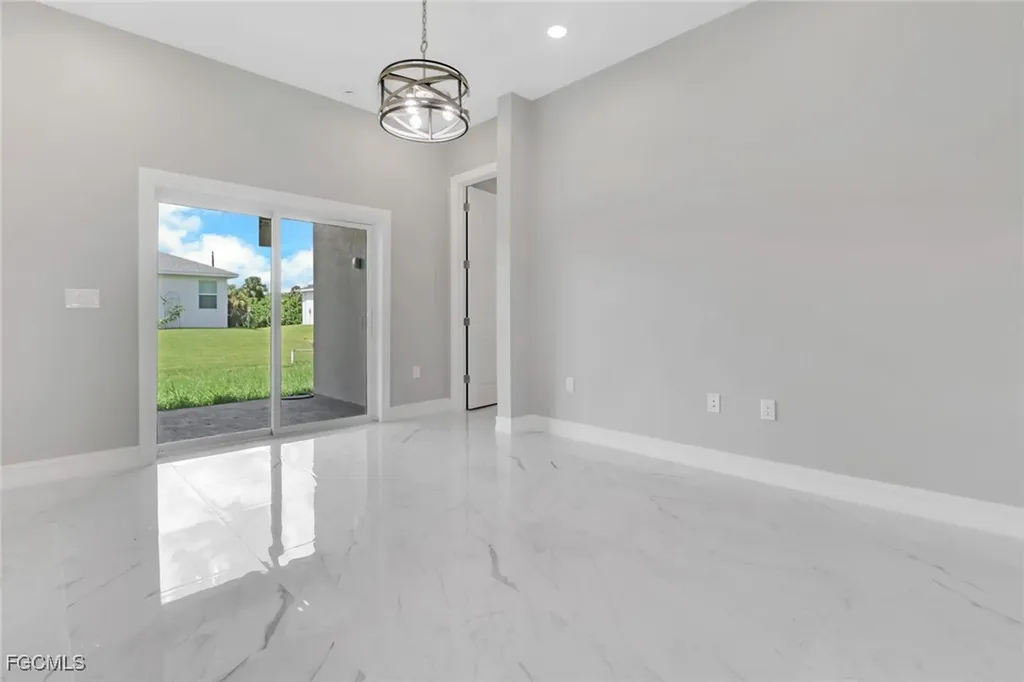 6021 Lindbrook Avenue Fort Myers FL 33905