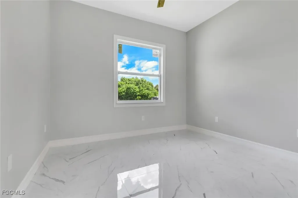 6021 Lindbrook Avenue Fort Myers FL 33905