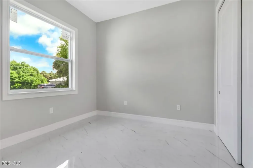 6021 Lindbrook Avenue Fort Myers FL 33905