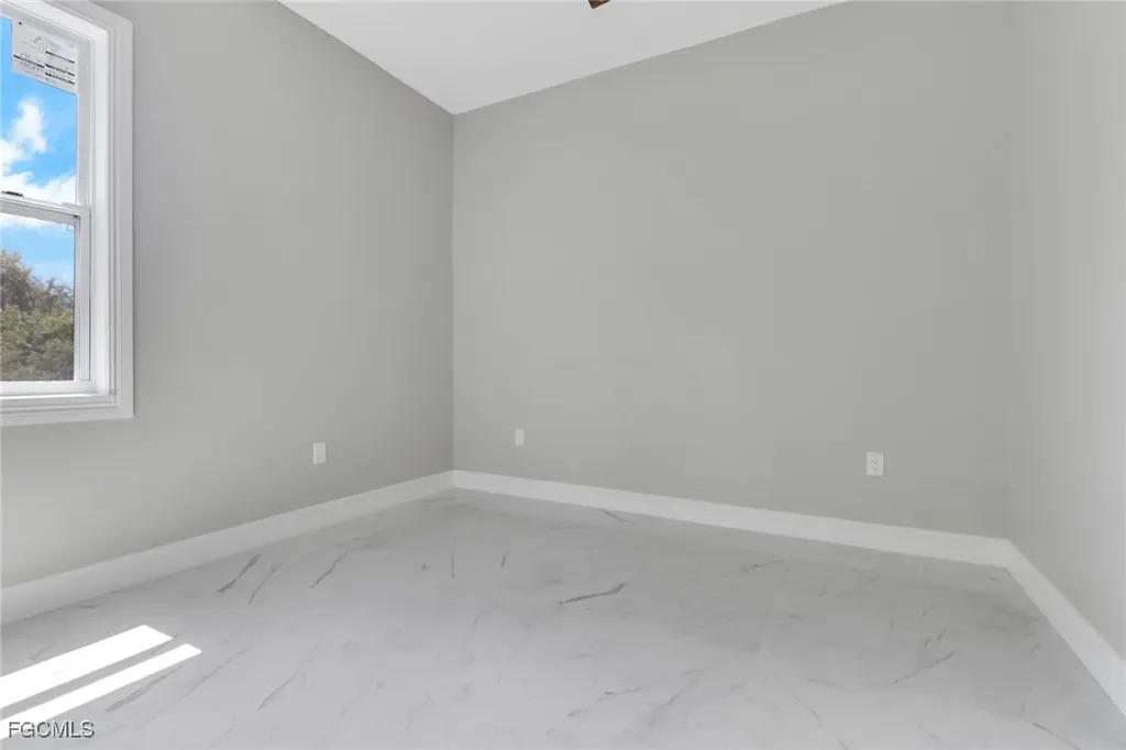 6021 Lindbrook Avenue Fort Myers FL 33905