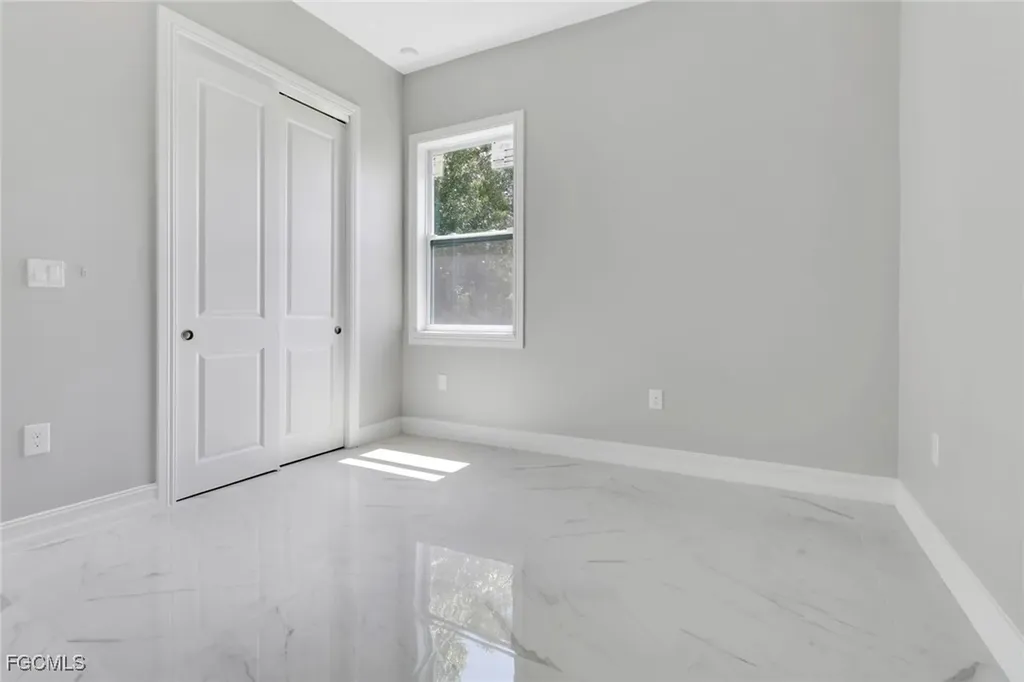 6021 Lindbrook Avenue Fort Myers FL 33905