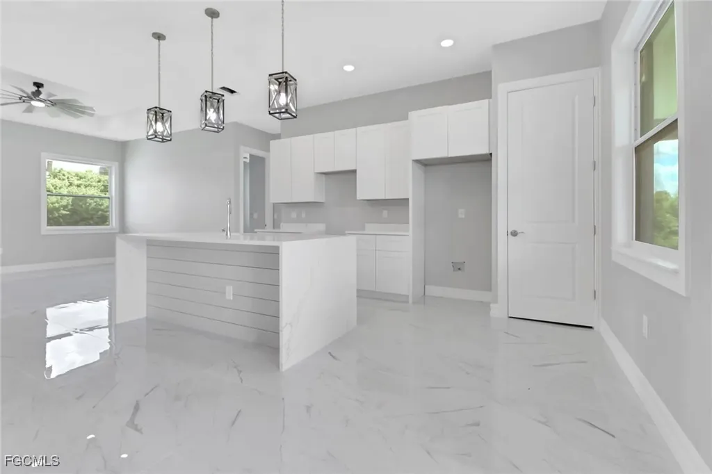 6021 Lindbrook Avenue Fort Myers FL 33905