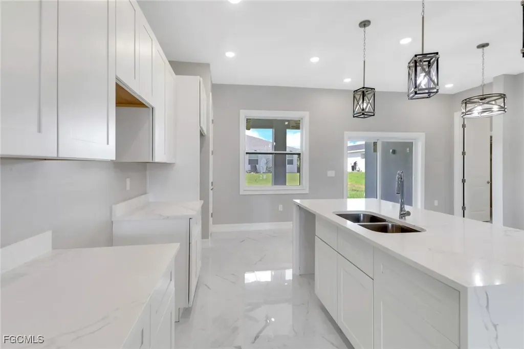 6021 Lindbrook Avenue Fort Myers FL 33905