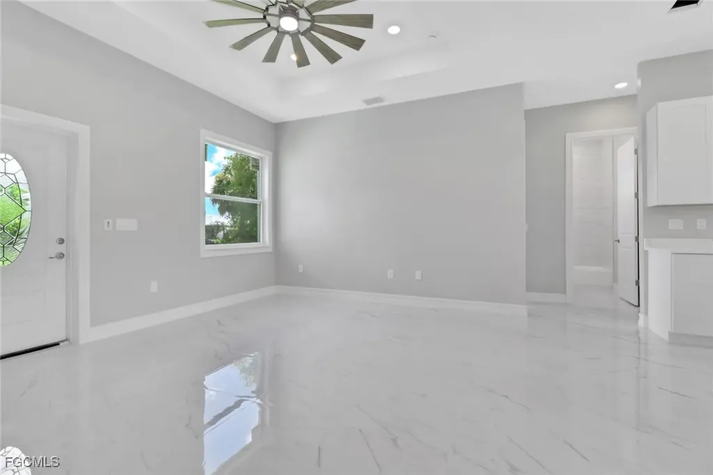 6021 Lindbrook Avenue Fort Myers FL 33905