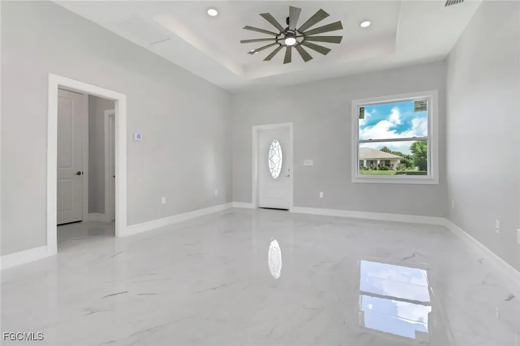 6021 Lindbrook Avenue Fort Myers FL 33905