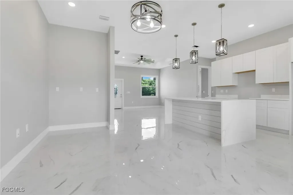 6021 Lindbrook Avenue Fort Myers FL 33905