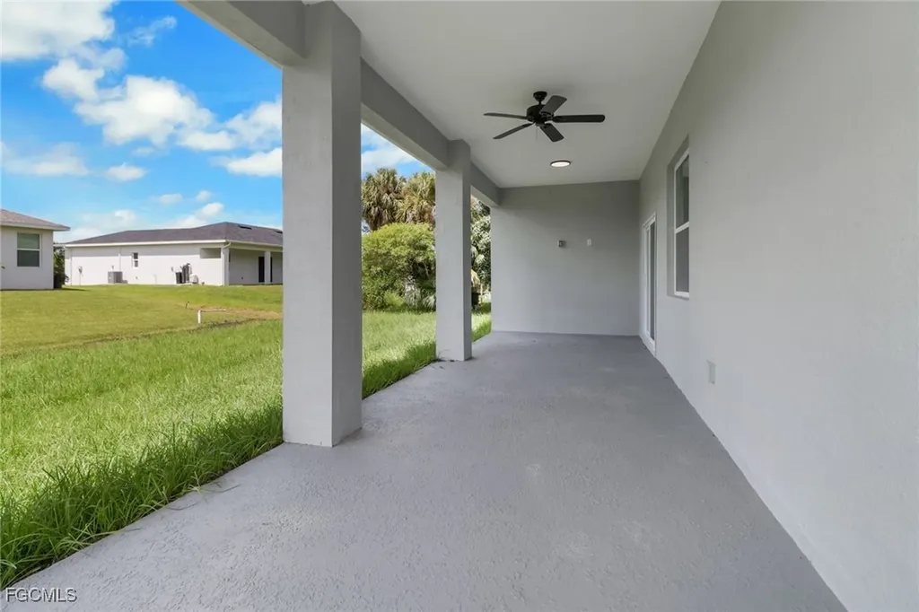 6021 Lindbrook Avenue Fort Myers FL 33905